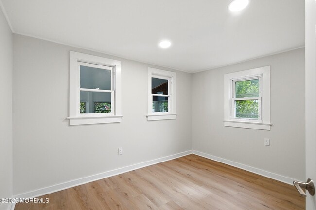 Building Photo - 1208 Maplewood Rd