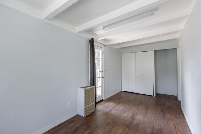 Building Photo - Spacious 5-Bedroom, 3-Bath Home with Pool ...