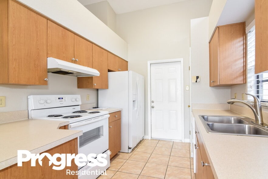 Building Photo - 1440 Tiverton Dr