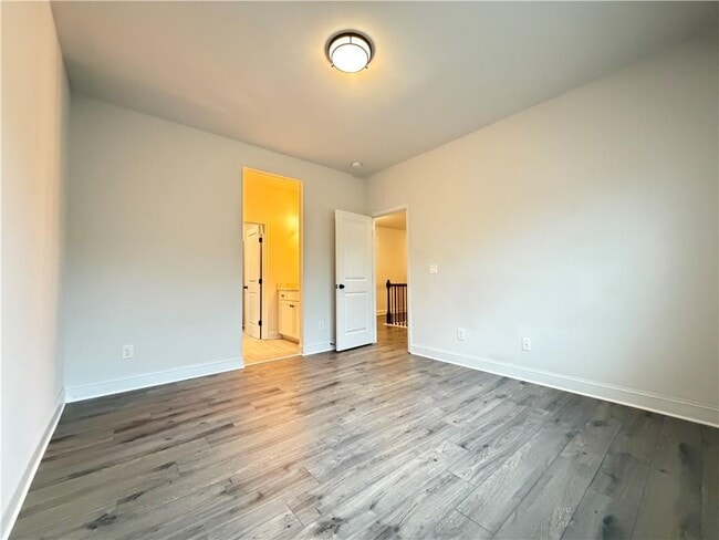 Building Photo - 1545 Dahlia Dr