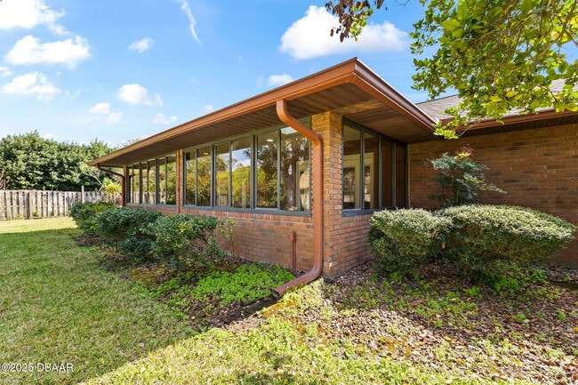 Building Photo - 16 Forest View Way