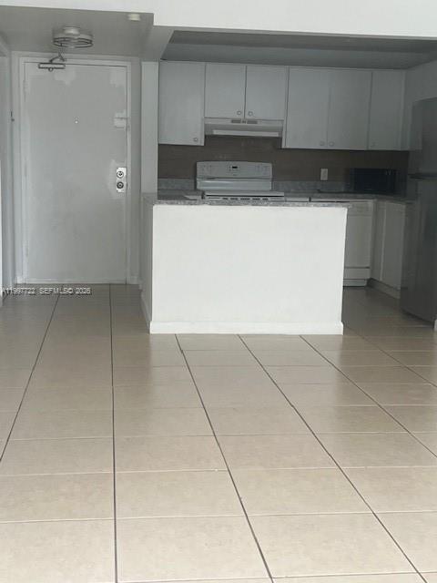 Building Photo - 2175 NE 170th St