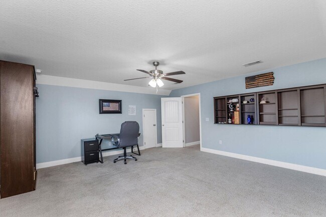 Building Photo - Driftwood Estates 3+ Bedroom Jewel!