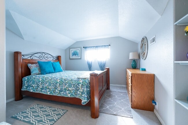 Building Photo - Desert Oasis – Furnished Executive Room in...