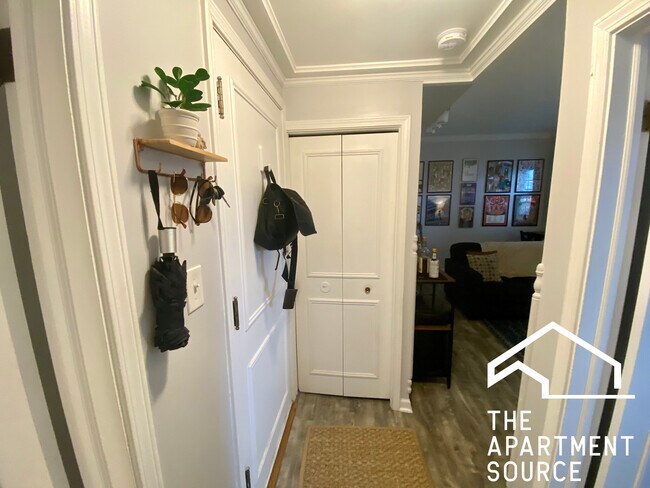 Building Photo - 3714 N Sheffield Ave