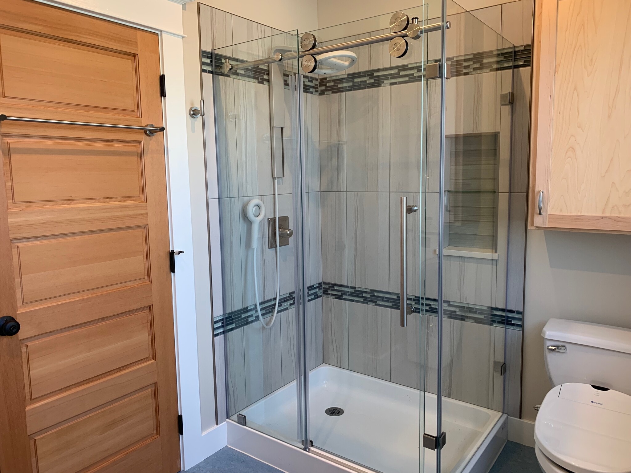 first floor bathroom shower - 4054 NE Rodney Ave