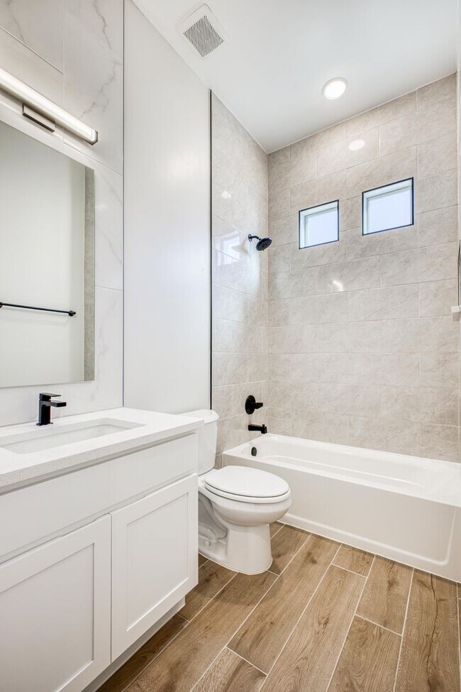 Building Photo - Beautiful East side House 4 bed-2.5 baths, part of The Overlook Casa Club that includes Swimming ...