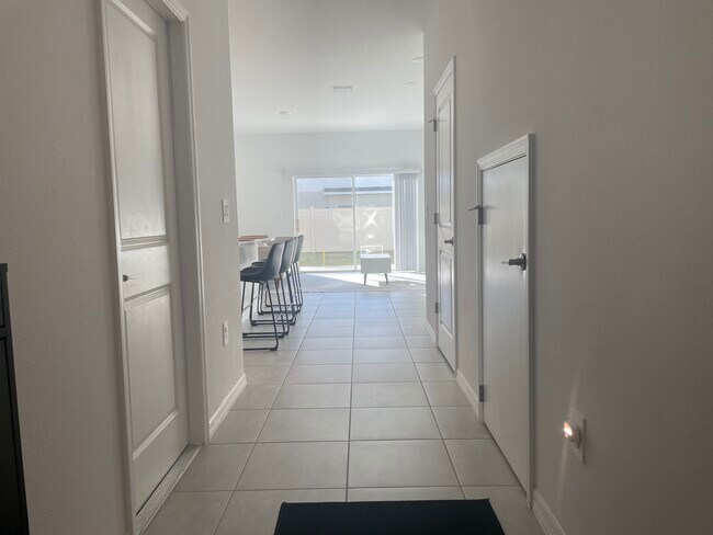 Building Photo - 1308 Drake Rdg Dr