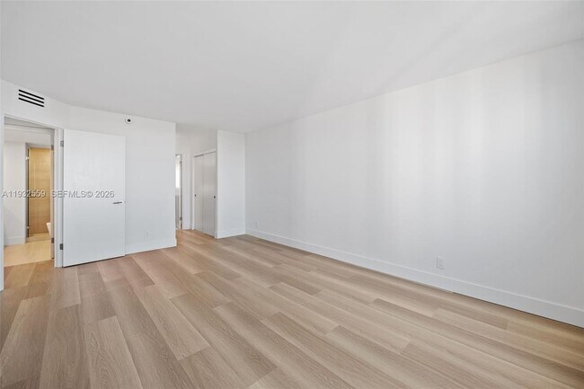 Building Photo - 18151 NE 31st Ct