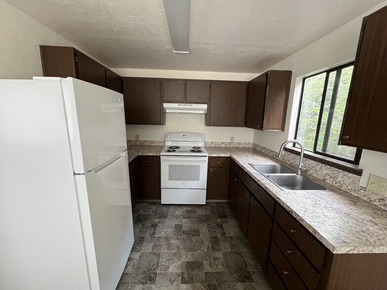 Building Photo - 85 NW Terre View Dr
