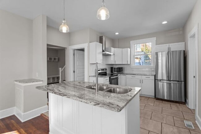 Building Photo - Updated 1920s Colonial in Northside – 3 Bed, 4 Bath – Available Now – $2,895/mo