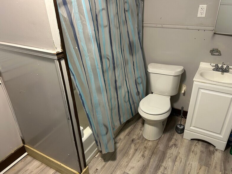 Bath - 3605 Grote St SW