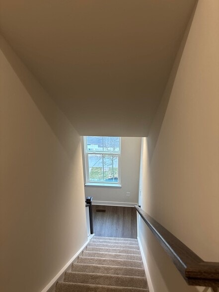 Building Photo - 711 Tambor Rd