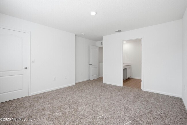 Building Photo - 32 Pasadena Dr