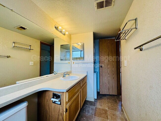 Building Photo - 12366 W Nevada Pl