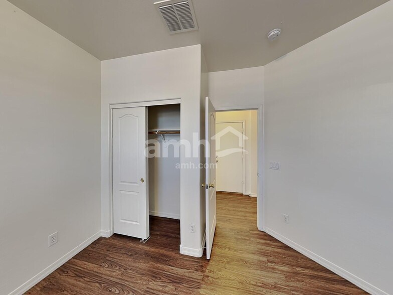 Building Photo - 9360 W Payson Rd