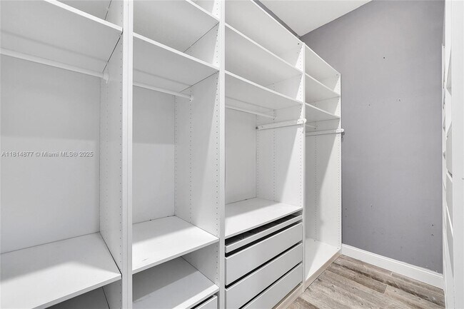 Building Photo - 12101 SW 68th Ct