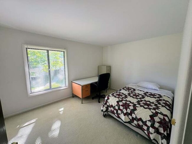 Building Photo - 480 74th St