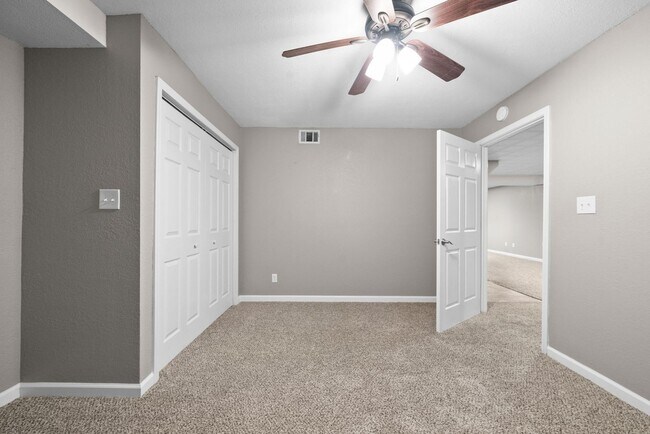 Building Photo - 4 Bedroom Home For Rent in St. B Area of Clarksville!