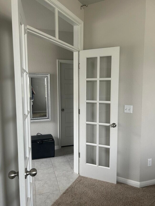 Building Photo - 393 Gaida Loop