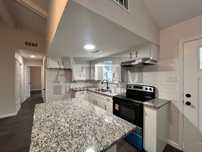 Building Photo - This beautifully remodeled 2-bedroom, 1-bathroom home