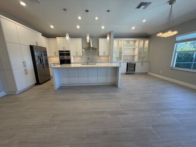 Building Photo - ANNUAL RENTAL - 3 BED / 2 BATH POOL HOME IN AUTUMN WOODS