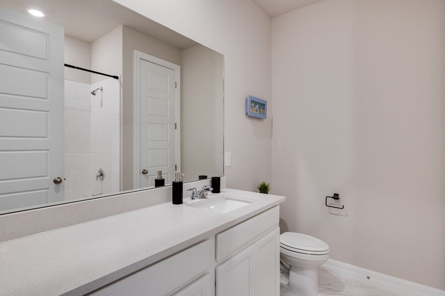 Building Photo - 44216 Saddlewood Ct