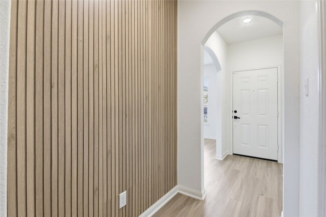 Building Photo - 11023 Hillside Creek Dr