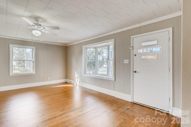 Building Photo - 503 N Church St