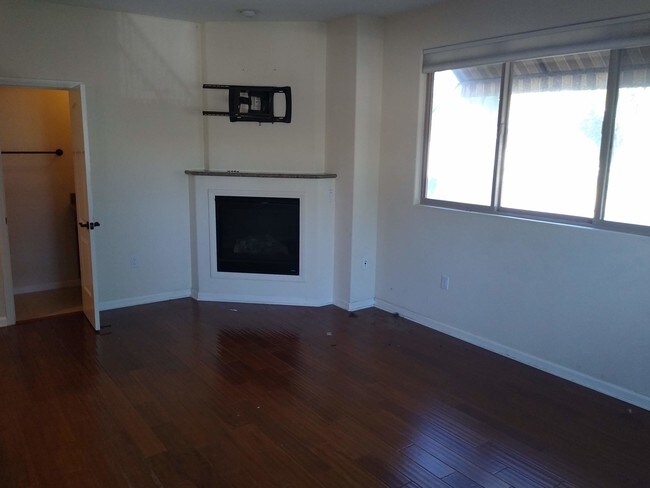 Building Photo - 1373 Grand Ave