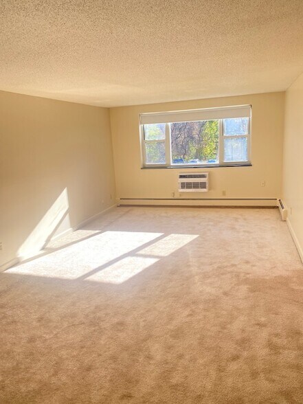 Building Photo - 153 Concord St