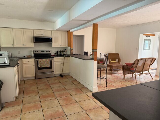 Building Photo - 451 NE 134th St