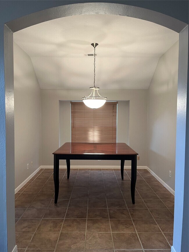 Building Photo - 11302 Meadowchase Dr