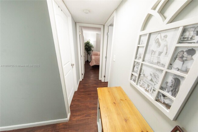Building Photo - 4166 Inverrary Dr