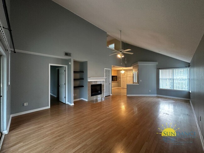 Building Photo - Lovely 3 Bedroom Townhouse in Fort Walton Beach Near both Bases