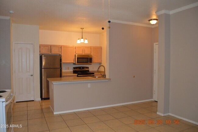 Building Photo - 16013 S Desert Foothills Pkwy