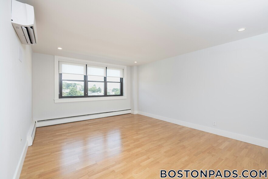 Building Photo - 1410 Columbia Rd