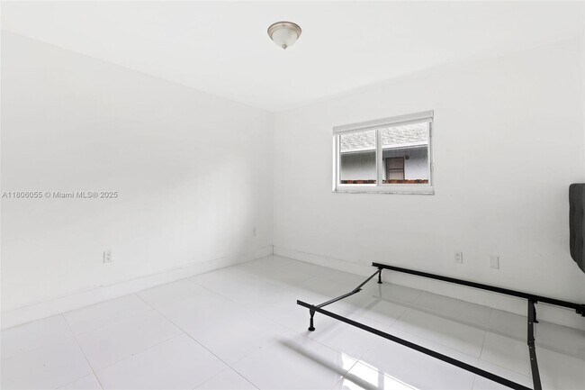 Building Photo - 6432 SW 33rd St