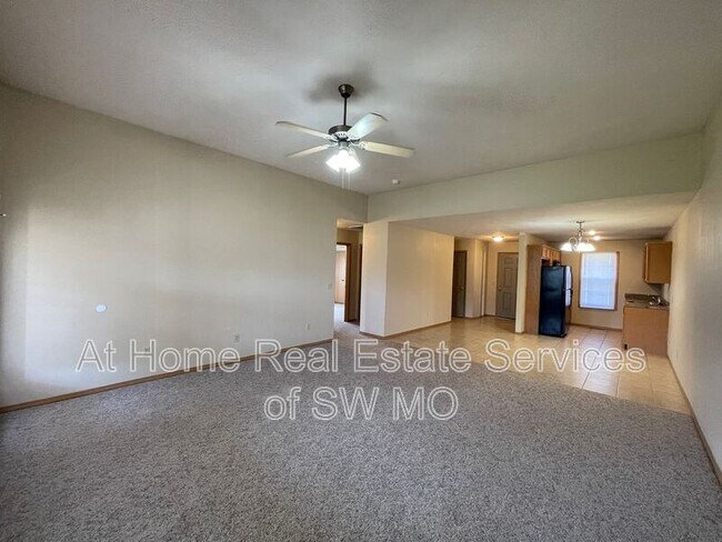 Building Photo - 1172 N Westwood Ave