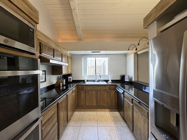 Building Photo - COMING SOON!! Charming 2 Bedroom/2 Bath FURNITURE OPTIONAL Condo in Misson Hills!!