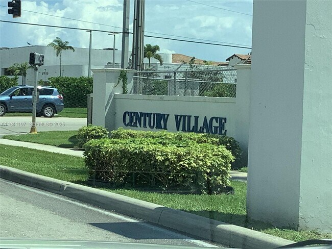 Building Photo - 60 Windsor C