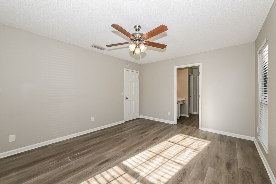 Building Photo - 2493 Bluffton Dr