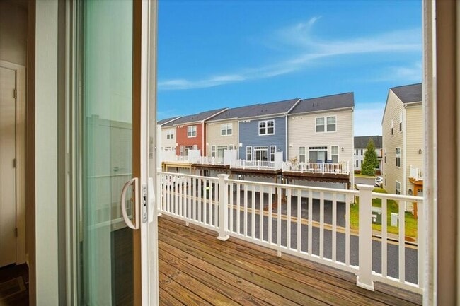 Building Photo - 628 Bushwood Alley