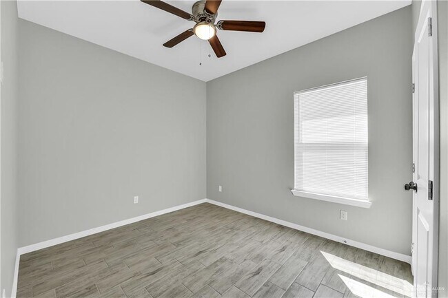 Building Photo - 16 West Dr