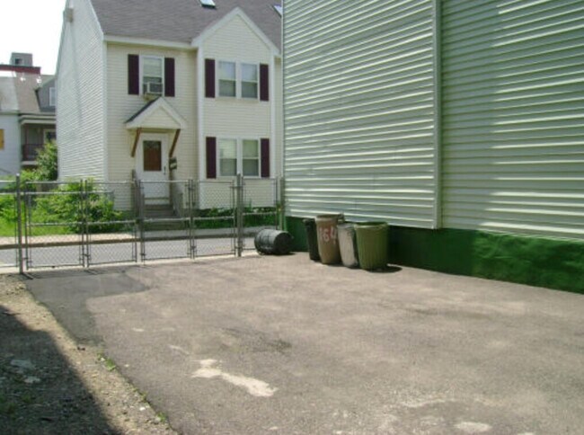 Building Photo - 164 Bowen St