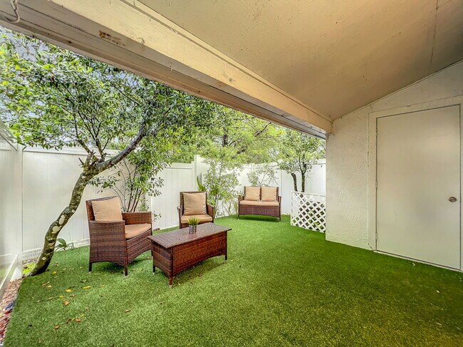 Building Photo - Ernst Court, Orlando, FL 32819 - 2 BR 2.5 BA townhouse