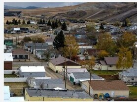 Building Photo - 905 E Park Ave