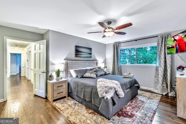 Building Photo - 1897 Mt Vernon Rd