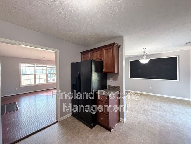 Building Photo - 641 Corsegan Rd