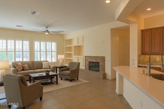 Building Photo - 13417 W La Vina Dr